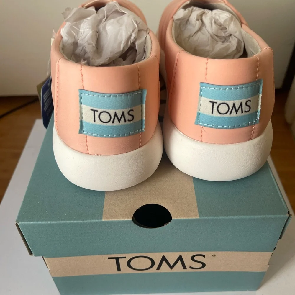 Brand New women’s TOMS Pink
